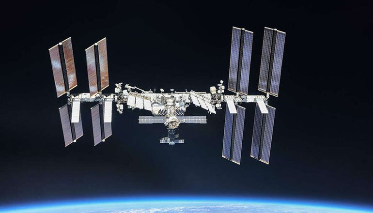 Astronot, Uzay �stasyonu'nda Bilerek Delik mi A�t�? NASA Son Noktay� Koydu!